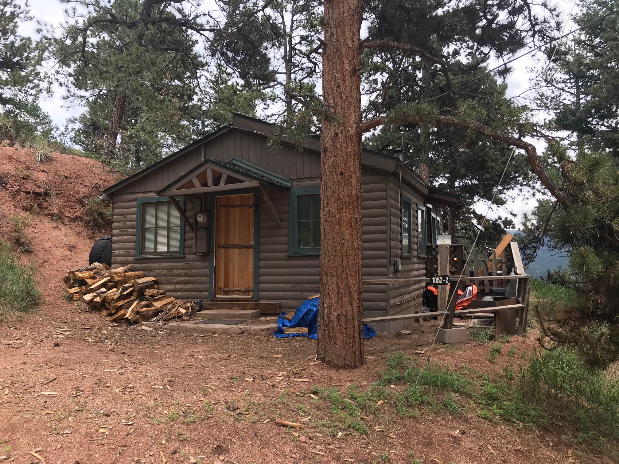 7 RUSTIC CABINS ON 4 ACRES WOODLAND PARK CO: Cabin 2