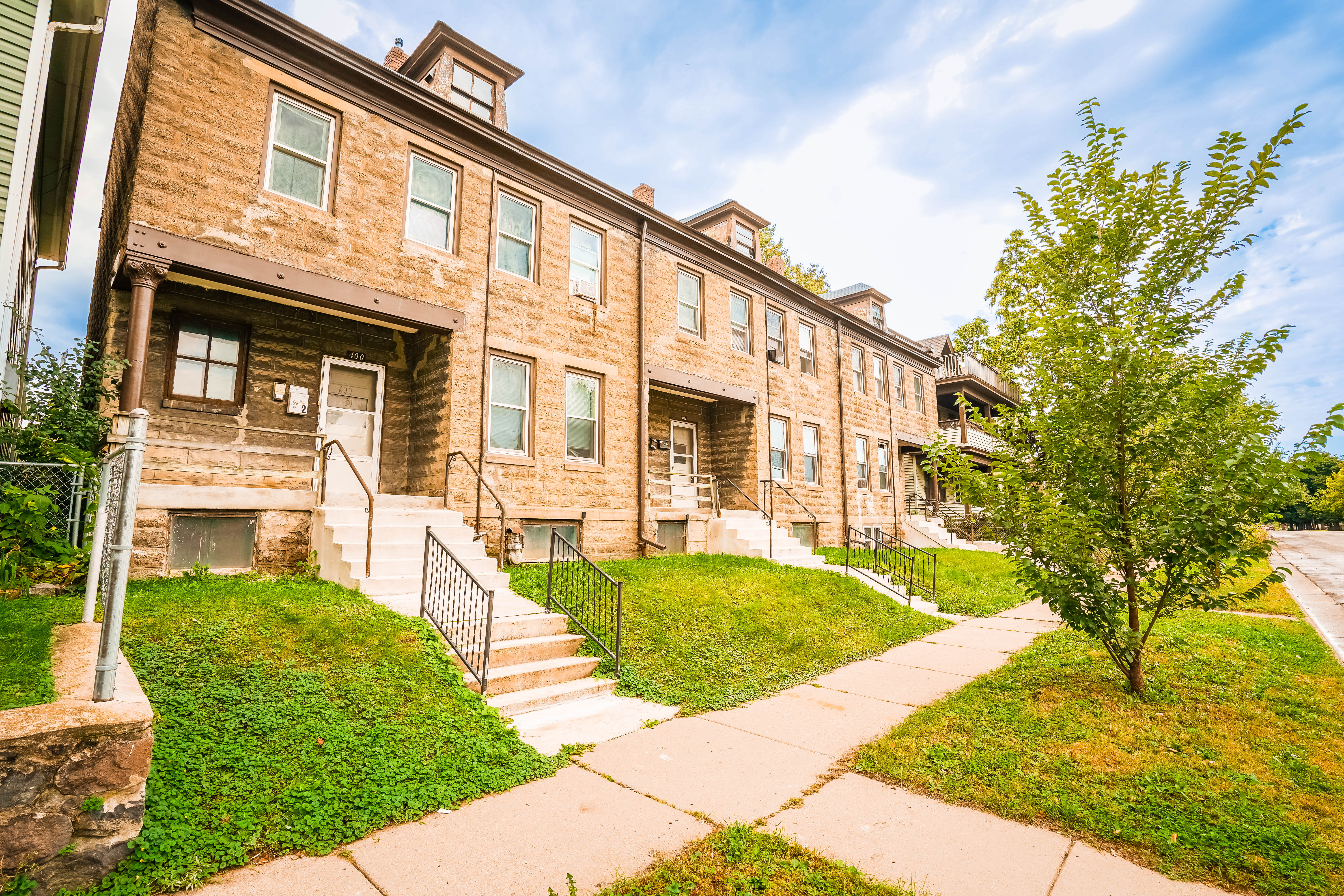 400 Van Buren: Front