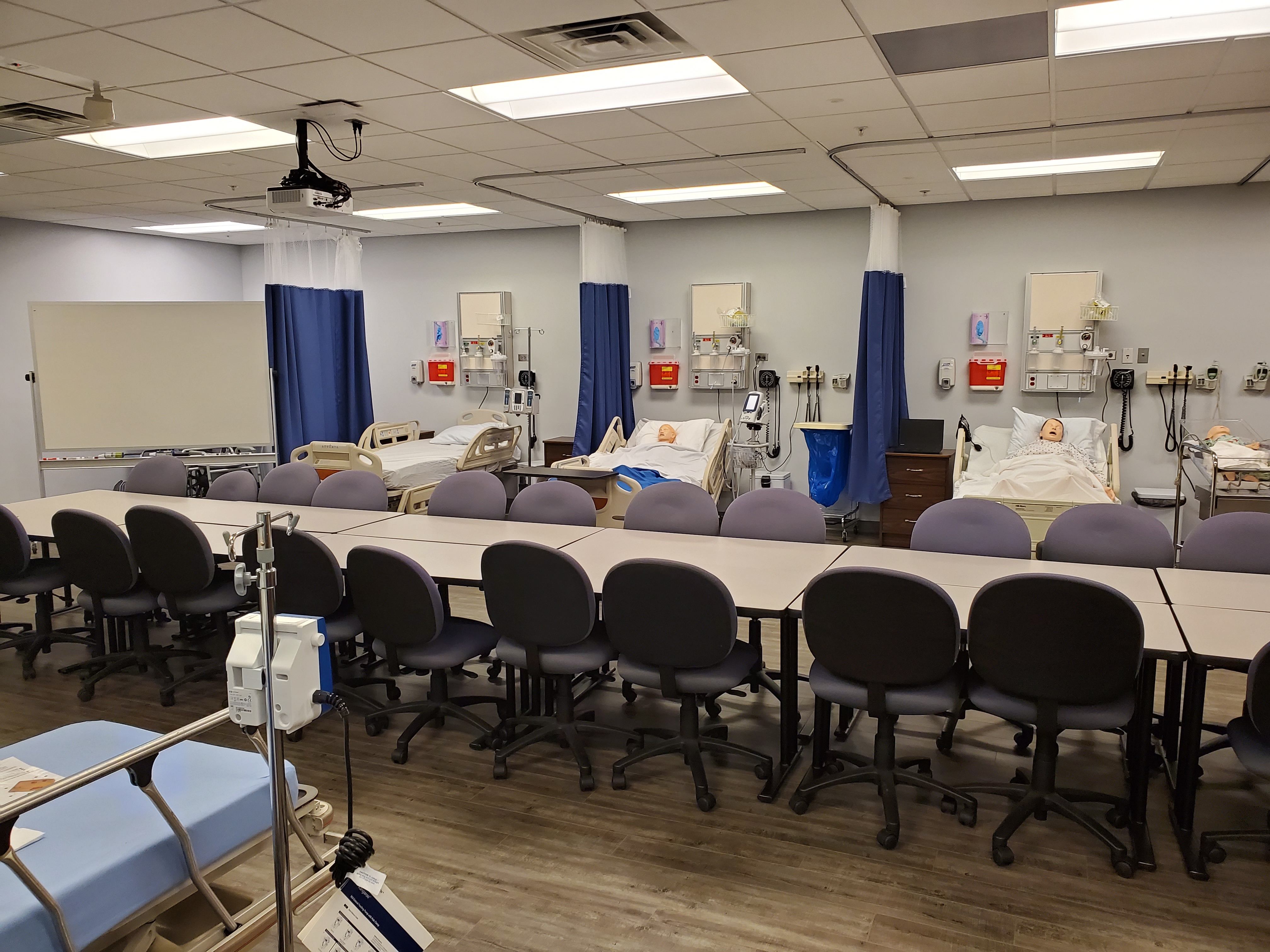 OFFICE BUILDING AURORA, ILLINOIS: Rasmussen college practical training room