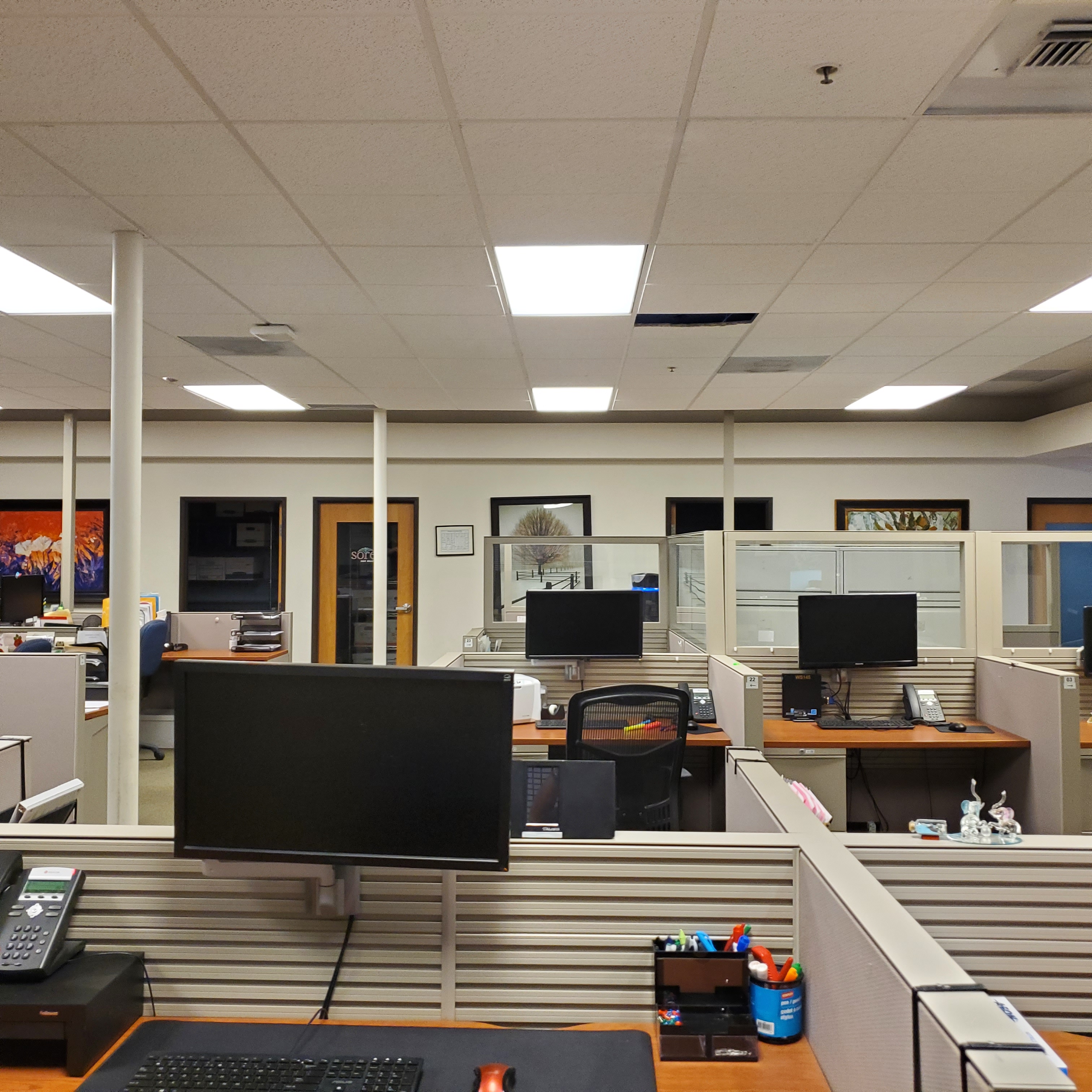 Seller Financing- TUCSON OFFICE BUILDING: Interior Offices-Cubes