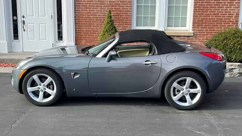 2008 PONTIAC SOLSTICE CONV, VERY GOOD CONDITION. RUNS GREAT.