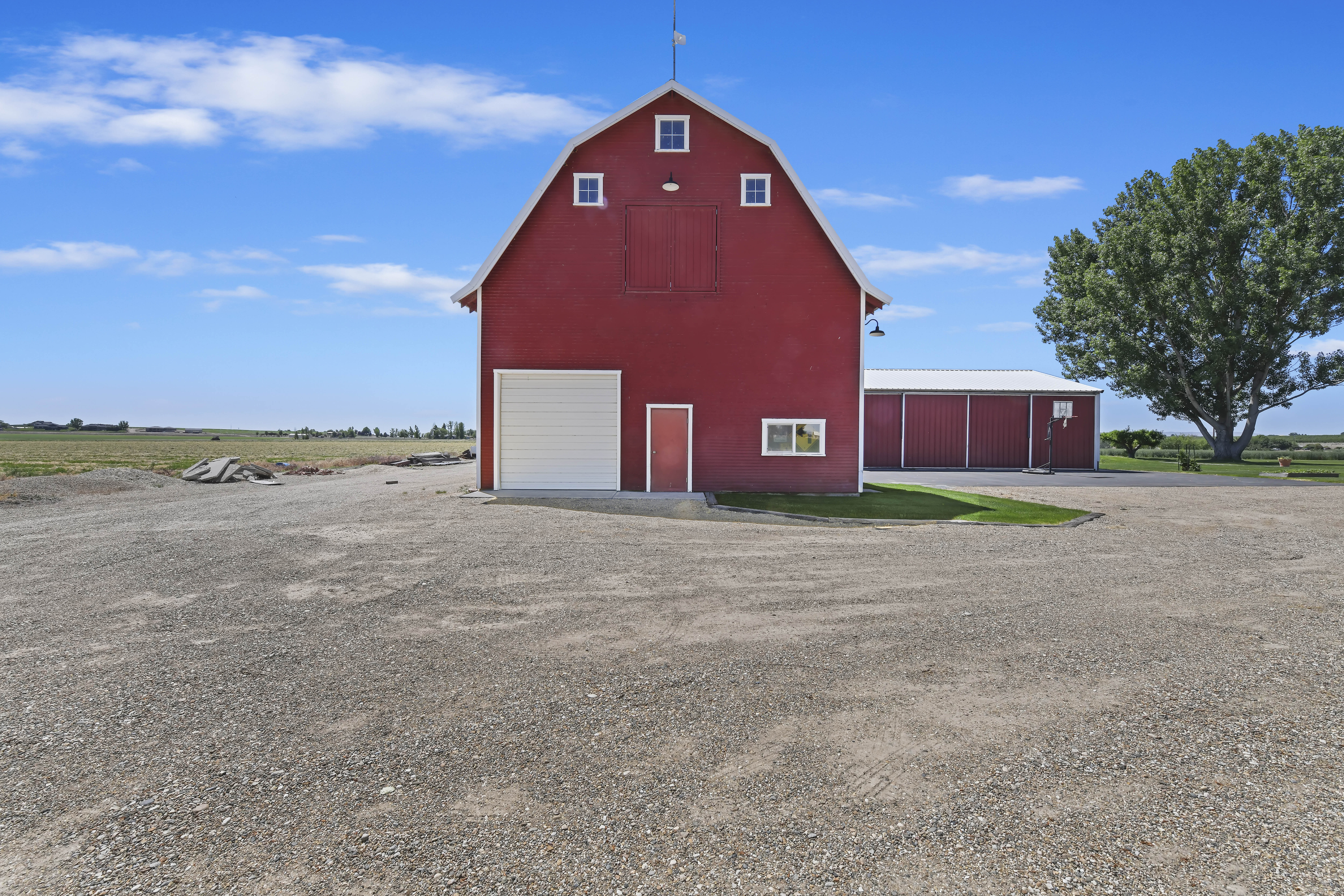 Charming Farmhouse, Huge Barn on 5 Acres