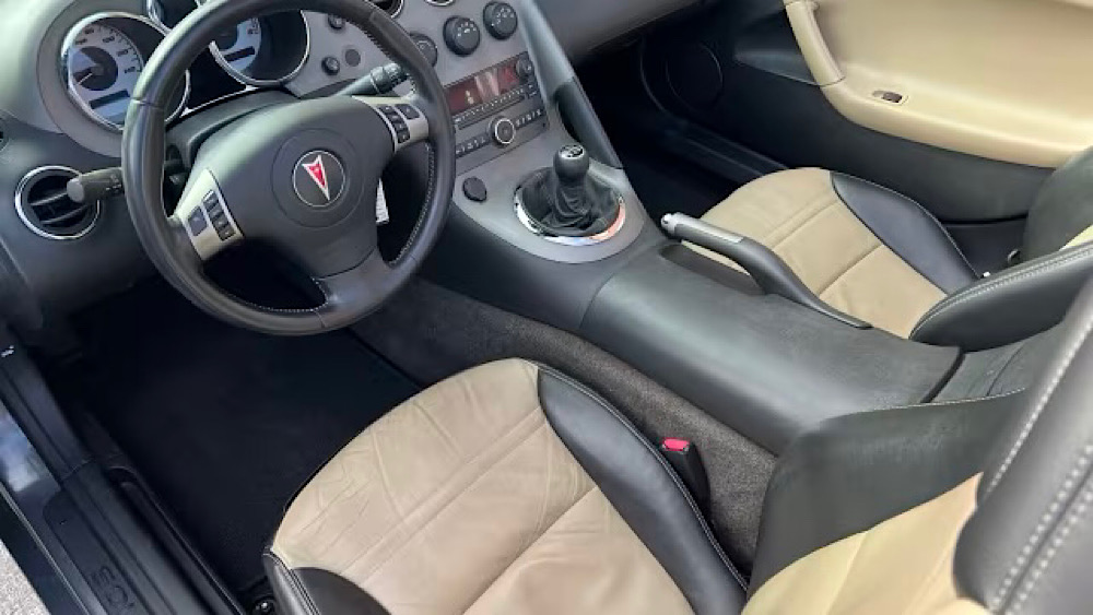 2008 PONTIAC SOLSTICE CONV, VERY GOOD CONDITION. RUNS GREAT.