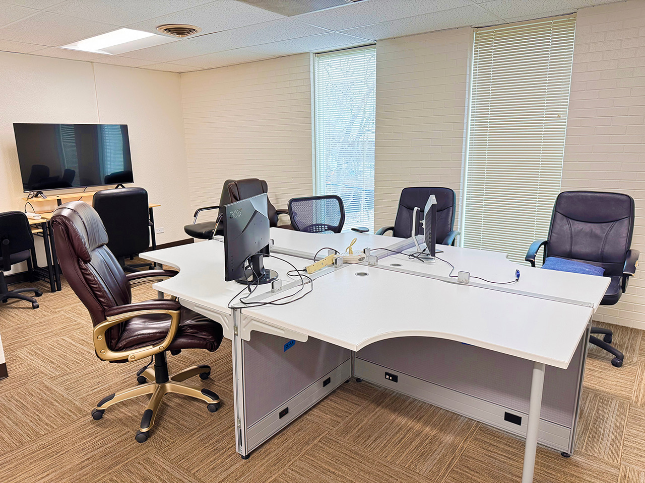 8,600 SF Office Bldg on ~1/2 Ac, Adjacent Light Rail Station: Large office_7400
