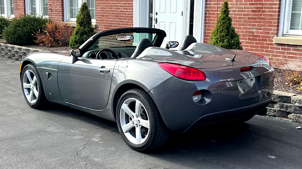 2008 PONTIAC SOLSTICE CONV, VERY GOOD CONDITION. RUNS GREAT.