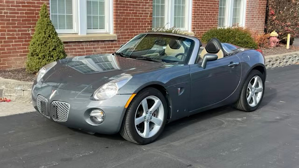 2008 PONTIAC SOLSTICE CONV, VERY GOOD CONDITION. RUNS GREAT.